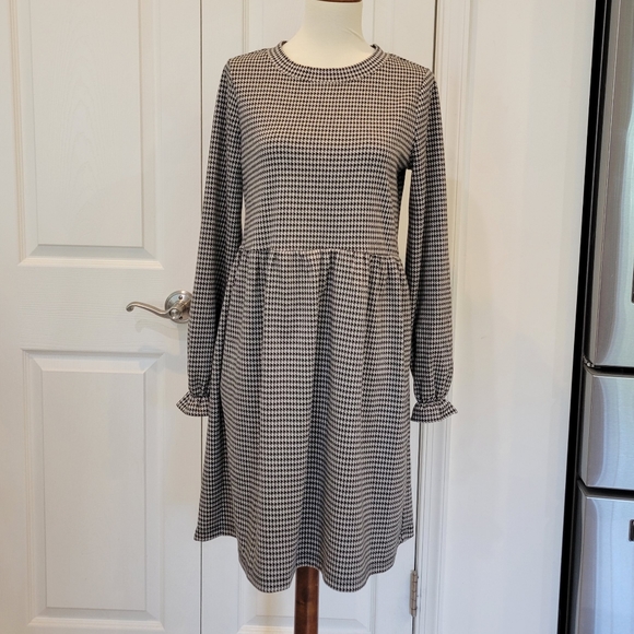 LOFT Dresses & Skirts - LOFT Houndstooth Knit Long Sleeve Dress A27